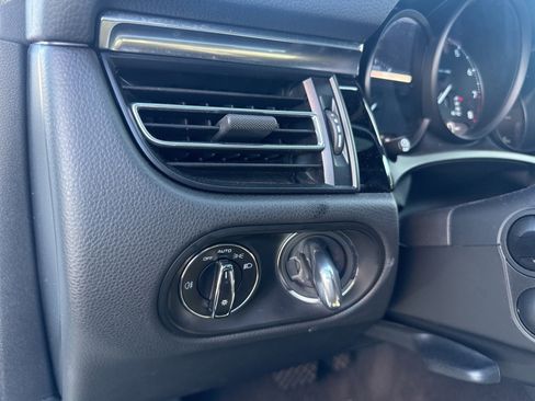 Used 2024 Porsche Macan image 8