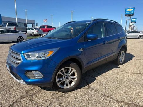 Used 2017 Ford Escape SE w/ Equipment Group 201A FWD image 4