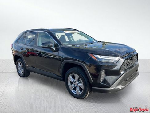 Certified 2025 Toyota RAV4 XLE AWD/4WD image 9