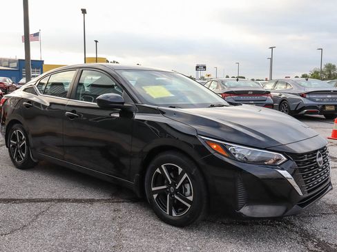 Used 2024 Nissan Sentra SV image 3