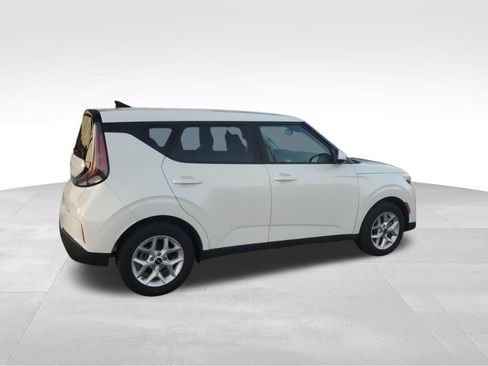 Used 2025 Kia Soul LX w/ LX Technology Package FWD image 5