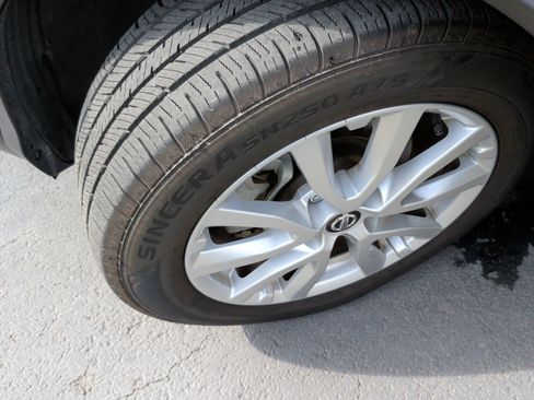 Used 2020 Nissan Rogue Sport SV FWD image 13