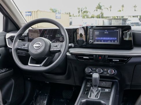 Used 2025 Nissan Kicks S AWD/4WD image 22