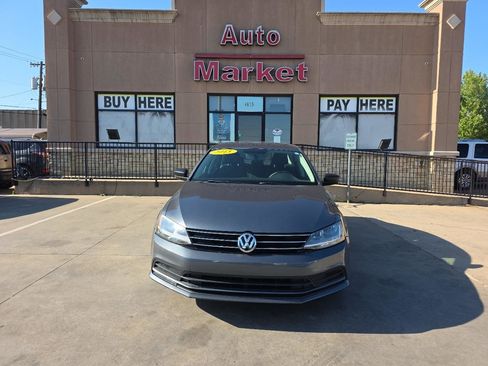 Used 2015 Volkswagen Jetta SE FWD image 2
