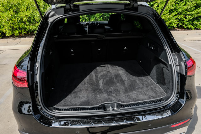 Used 2025 Mercedes-Benz GLC 300 4MATIC image 64