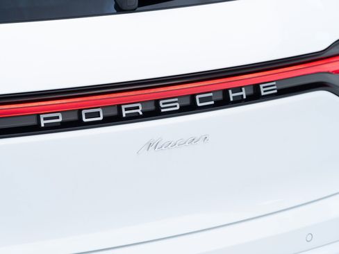 Certified 2025 Porsche Macan image 13
