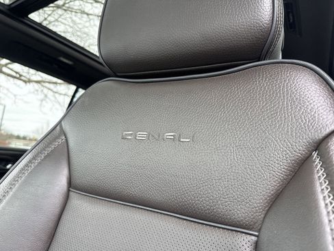 Used 2023 GMC Yukon Denali w/ LPO, Floor Liner Package image 19