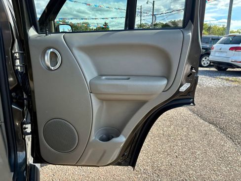 Used 2006 Jeep Liberty Limited image 13
