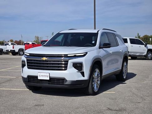 New 2026 Chevrolet Traverse LT w/ Driver Confidence Package image 2