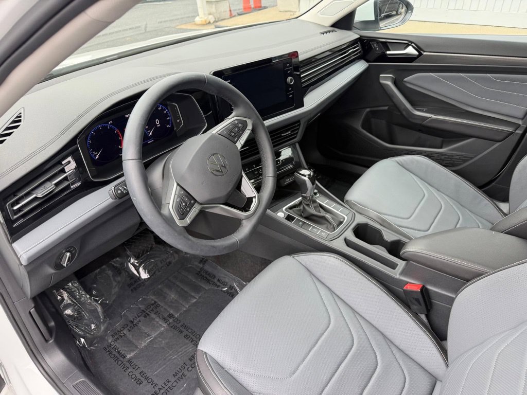 Used 2025 Volkswagen Jetta SEL FWD image 17