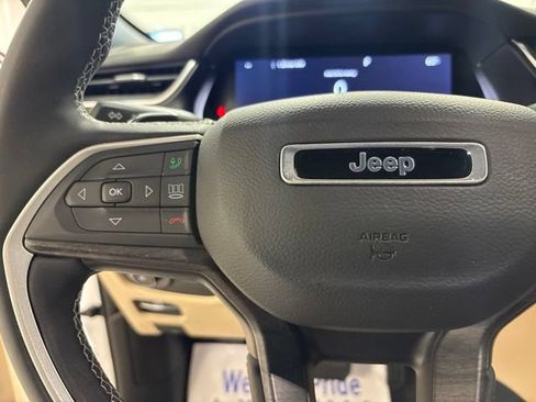 Used 2023 Jeep Grand Cherokee Limited w/ Luxury Tech Group II AWD/4WD image 14