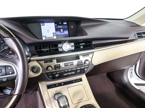 Used 2016 Lexus ES 350 w/ Luxury Package w/Wood Trim image 13