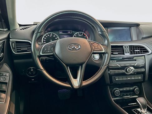Used 2018 INFINITI QX30 FWD image 17