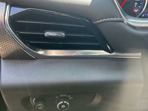 Used 2023 Chevrolet Traverse Premier image 8