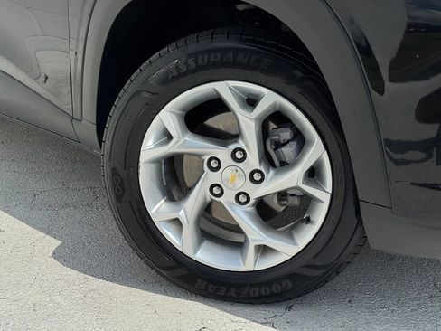 Used 2024 Chevrolet Trax LS w/ LS Convenience Package FWD image 6