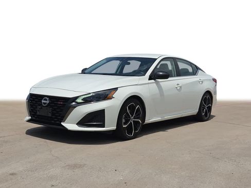 Used 2024 Nissan Altima 2.5 SR FWD image 1