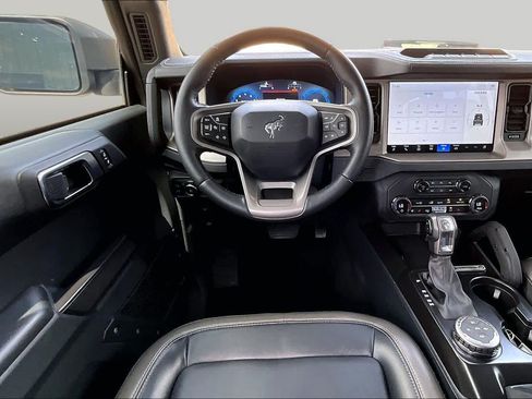 Used 2025 Ford Bronco Outer Banks w/ Sasquatch Package AWD/4WD image 8