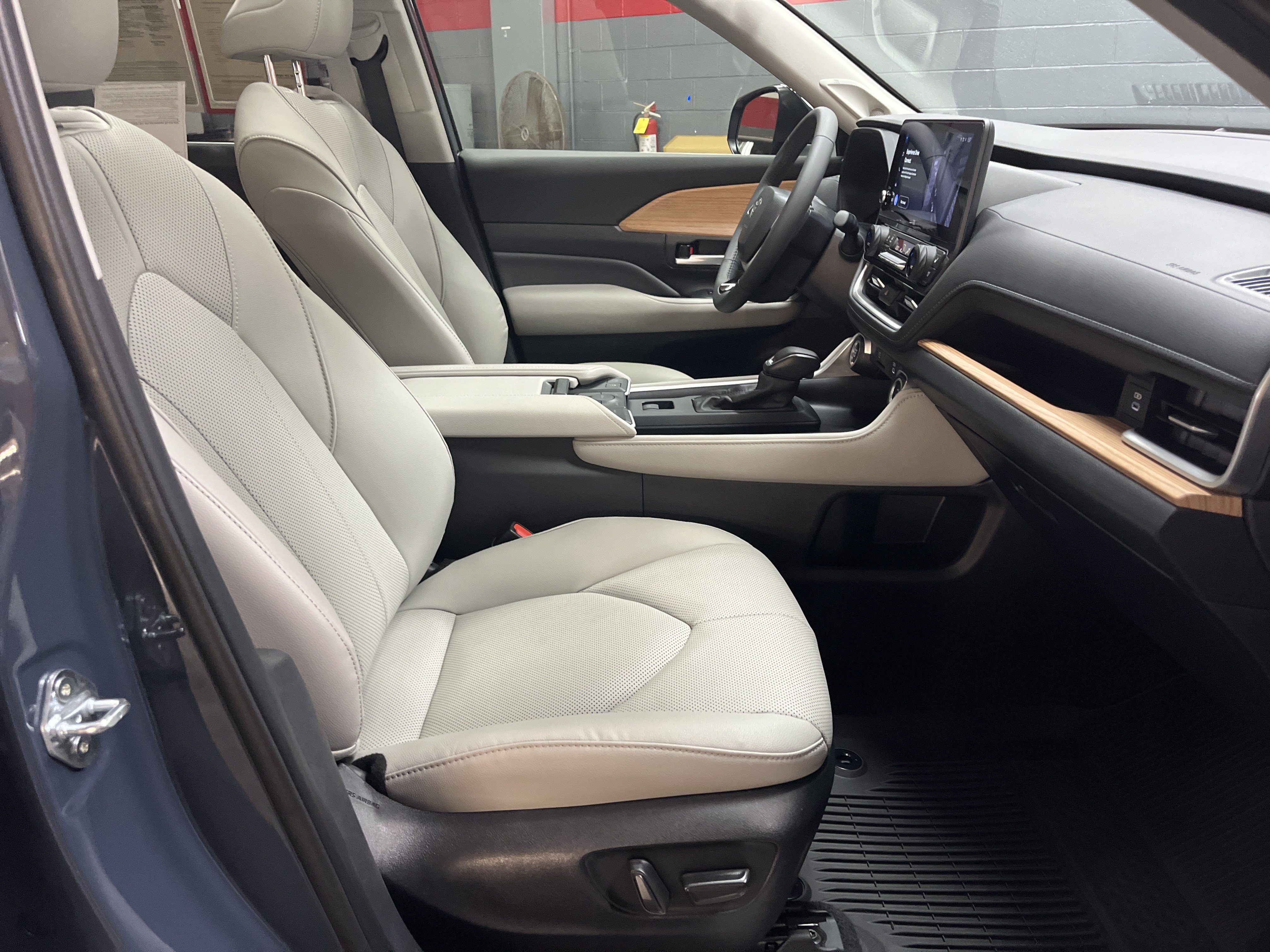Used 2026 Toyota Grand Highlander FWD image 34