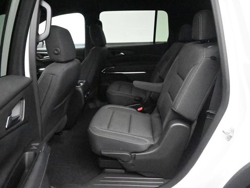 Used 2025 Chevrolet Traverse LT FWD image 14