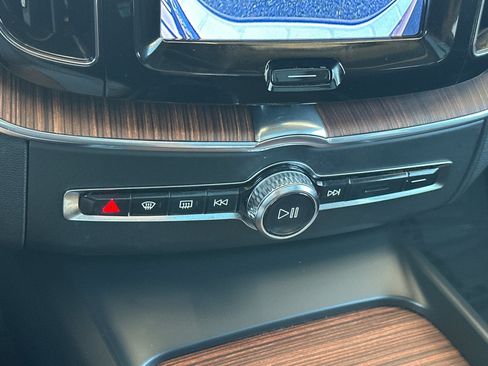 Certified 2023 Volvo XC60 B5 Plus w/ Climate Package FWD image 25