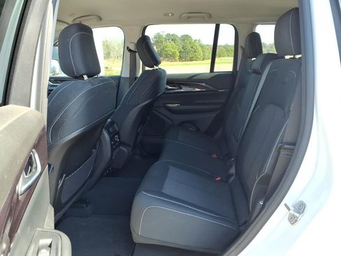 Used 2023 Jeep Grand Cherokee Laredo image 6