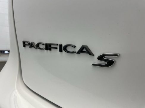 New 2026 Chrysler Pacifica Limited w/ S Appearance Package image 6