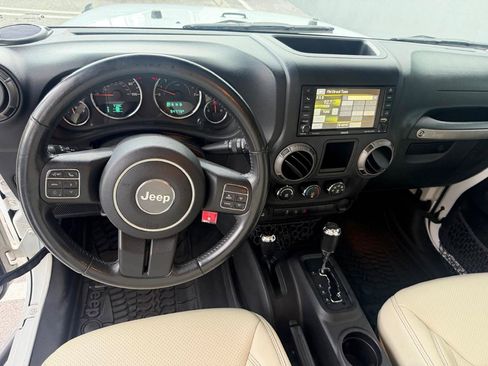 Used 2016 Jeep Wrangler Unlimited Sport w/ Connectivity Group AWD/4WD image 13