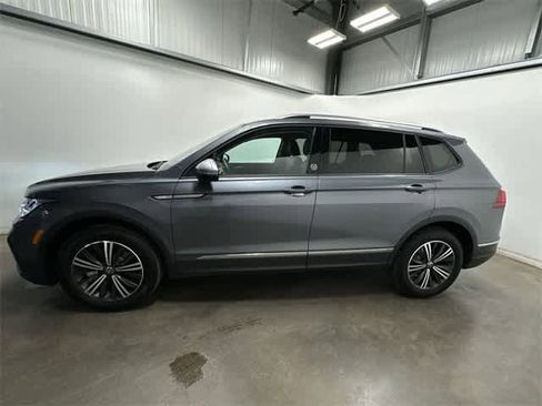 Certified 2024 Volkswagen Tiguan SE image 2
