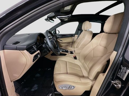 Used 2025 Porsche Macan image 5