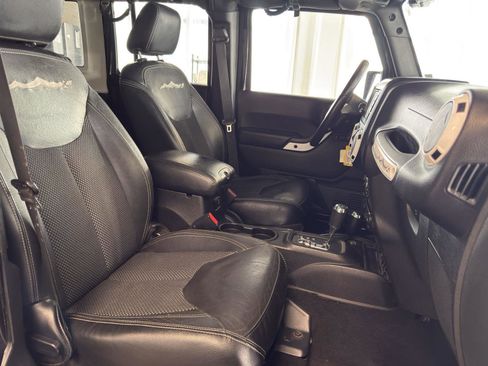 Used 2015 Jeep Wrangler Unlimited Sahara image 19