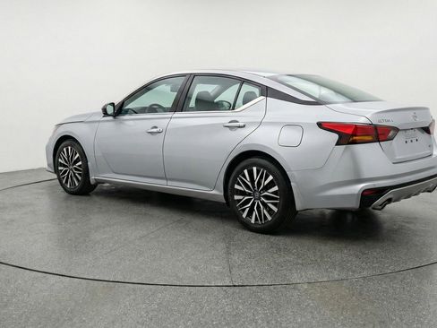 Used 2025 Nissan Altima 2.5 SV image 6