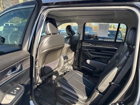 Used 2023 Jeep Grand Cherokee L Limited image 21