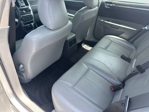 Used 2006 Chrysler 300 Touring RWD image 13