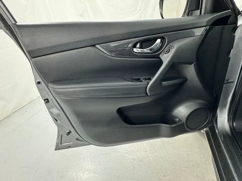 Used 2017 Nissan Rogue SV w/ SV Premium Package AWD/4WD image 19