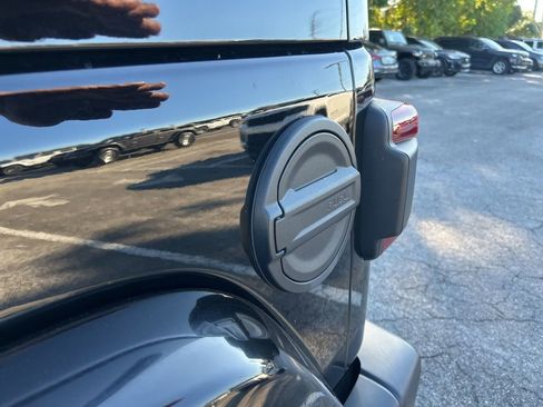 Certified 2021 Jeep Wrangler Unlimited Sahara image 21