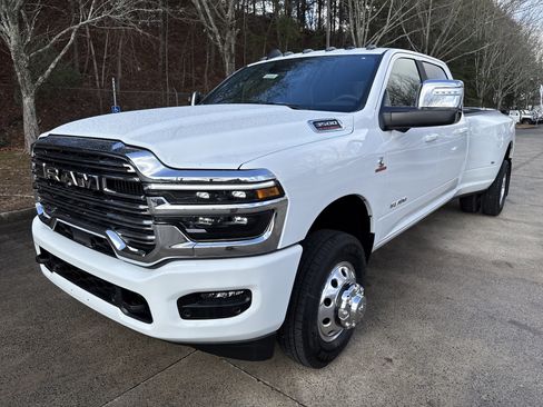 New 2025 RAM 3500 Laramie w/ Towing Technology Group image 3