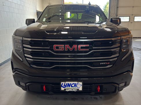 Used 2025 GMC Sierra 1500 AT4 w/ AT4 Premium Package AWD/4WD image 8