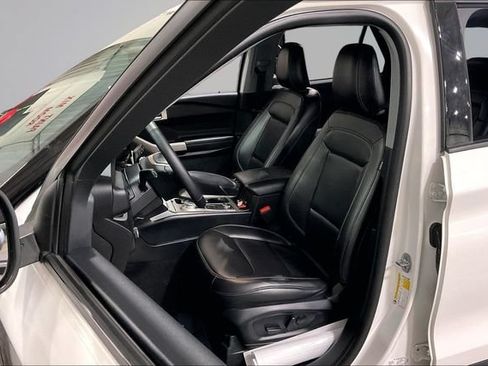 Used 2023 Ford Explorer XLT w/ Equipment Group 202A AWD/4WD image 27
