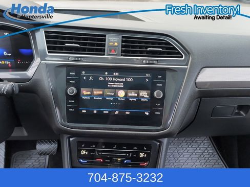 Used 2023 Volkswagen Tiguan SE w/ Panoramic Sunroof Package image 17