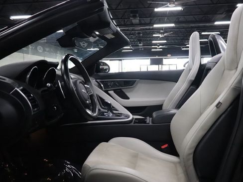 Used 2019 Jaguar F-TYPE Convertible image 17