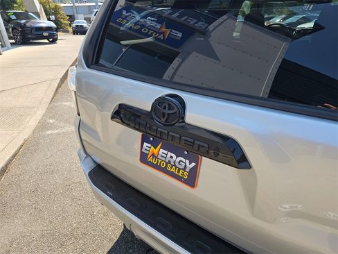 Used 2021 Toyota 4Runner Venture w/ Moonroof Package image 16