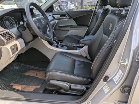 Used 2013 Honda Accord LX image 18