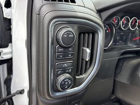 Used 2022 Chevrolet Silverado 1500 LT w/ Z71 Off-Road Package AWD/4WD image 22