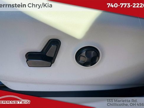 Used 2018 Chrysler Pacifica Limited w/ Tire & Wheel Group image 16