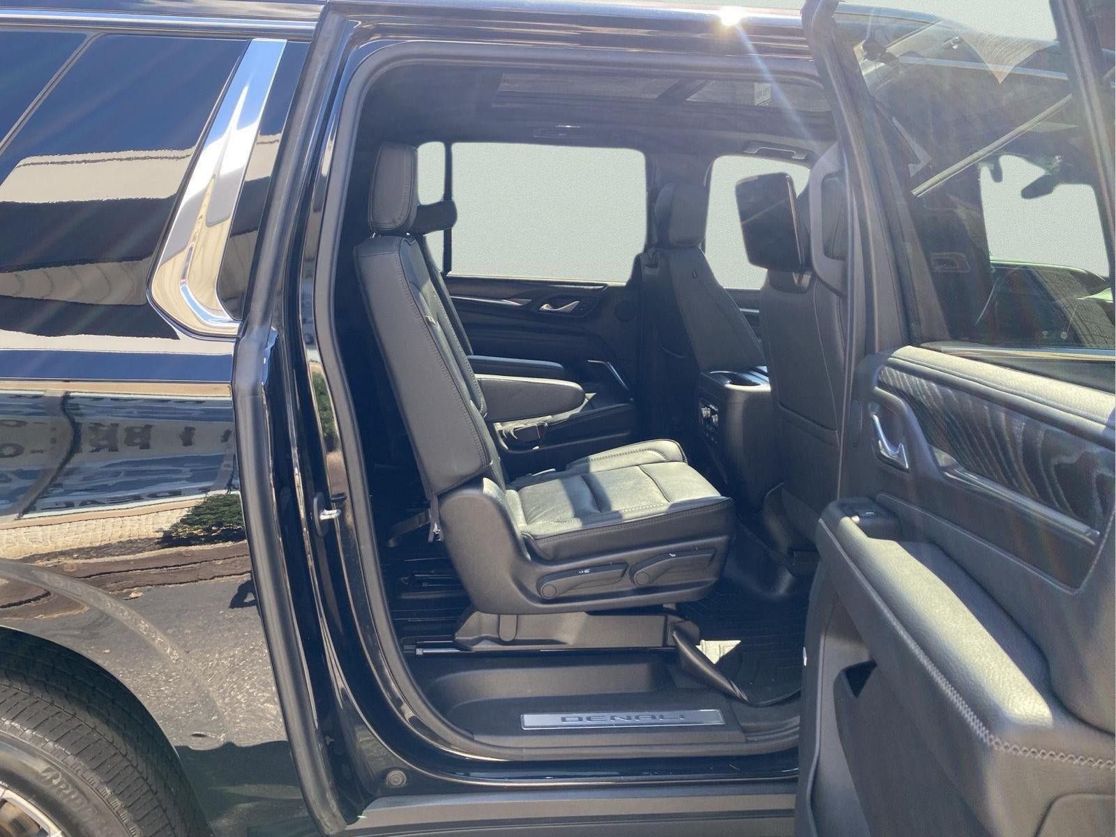 Used 2021 GMC Yukon XL Denali w/ Denali Ultimate Package AWD/4WD image 38