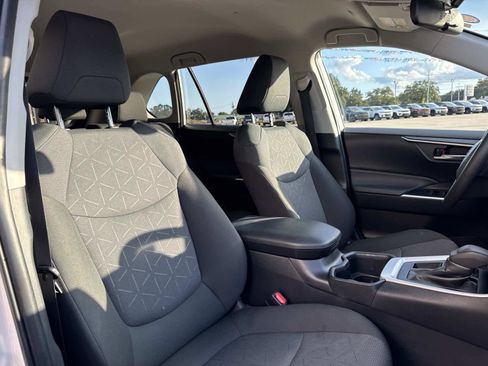 Used 2025 Toyota RAV4 XLE image 22