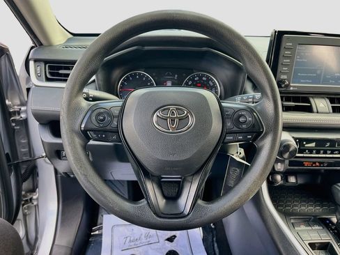 Used 2021 Toyota RAV4 LE FWD image 11