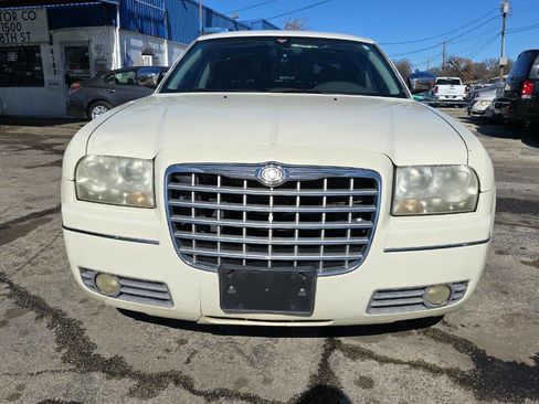 Used 2010 Chrysler 300 Touring image 14