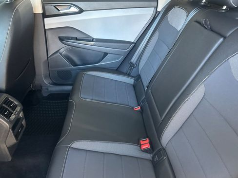 Used 2023 Volkswagen Taos SE w/ Panoramic Sunroof Package FWD image 12