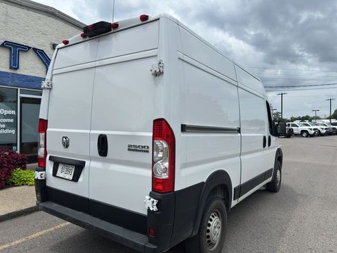 Used 2024 RAM ProMaster 2500 w/ Convenience Group FWD image 4